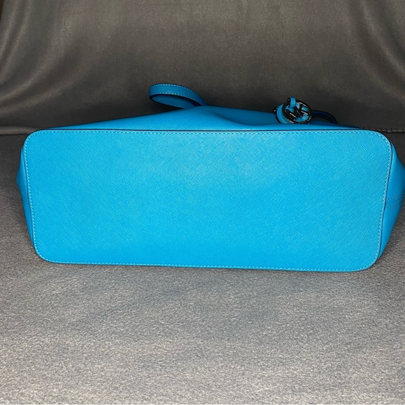 Michael Kors Large Laptop Tote - Picture 7 of 9